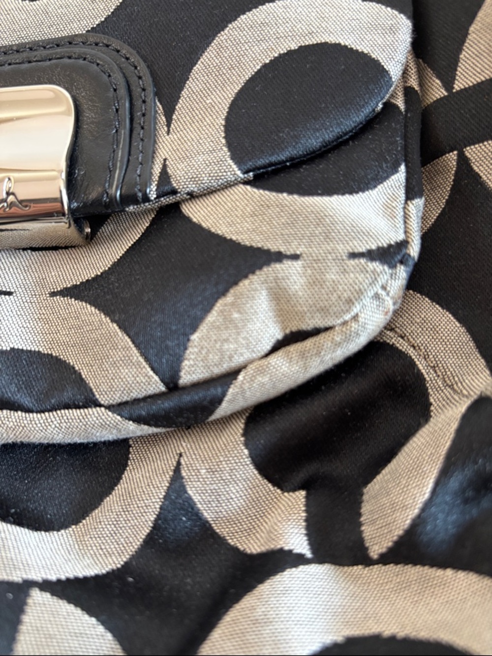 Coach Black & Cream Signature Shoulder Bag - Picture 14 of 16